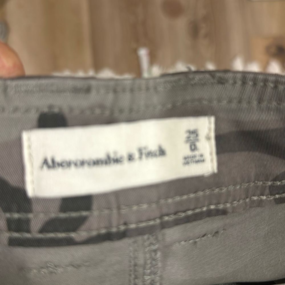 Abercrombie and Fitch size 25 new with tags camo cargo pants long.